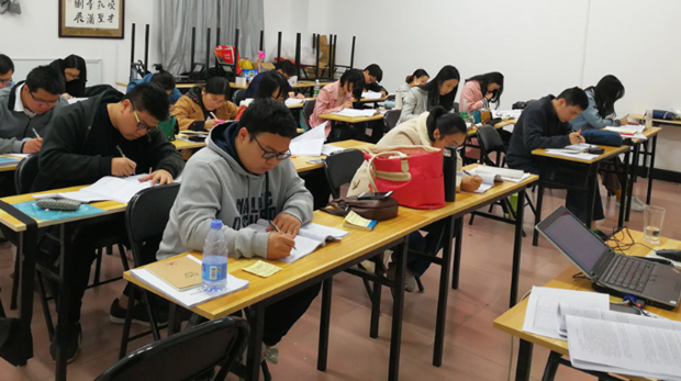 公务员考来自试的申论是什么？