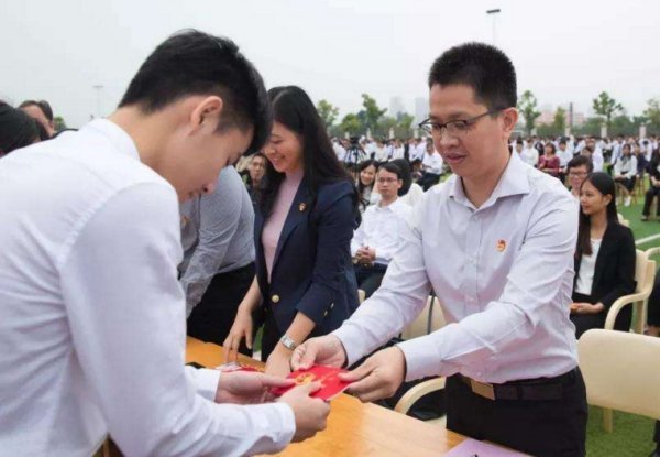 “成渐烈叫善争随散人为己 成己达人”是讲什么意思？