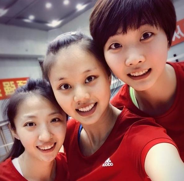 中来自国女排队员名单和号码