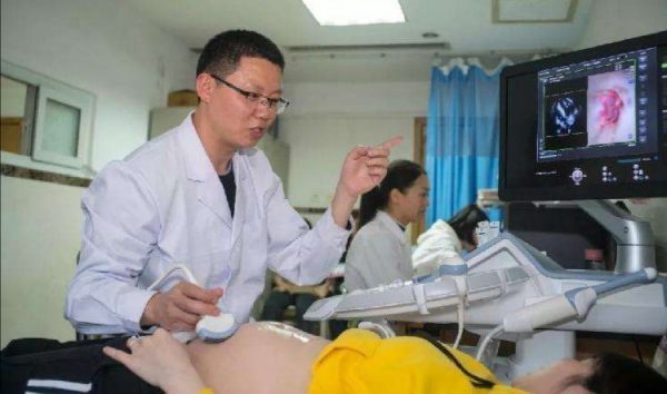 妇产科男医生接生时会不会尴尬？