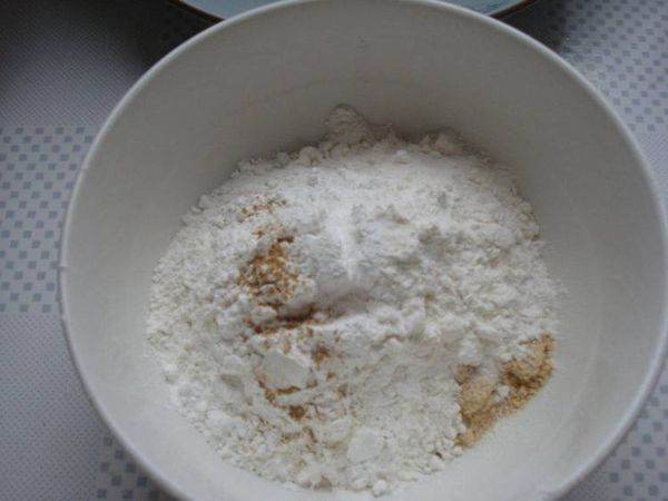 山东杂粮来自大煎饼,面糊怎么调。比例是多少。