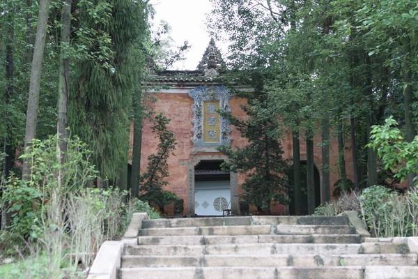 “燕草如碧丝，秦桑低绿枝”，“燕”和“秦”两地相隔遥远，李白为何要特别将这两地合来自在一句诗里？