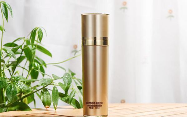 保湿露和爽肤水作用差不多吗?如果不同，那涂抹的顺序来自是怎样的呢?
